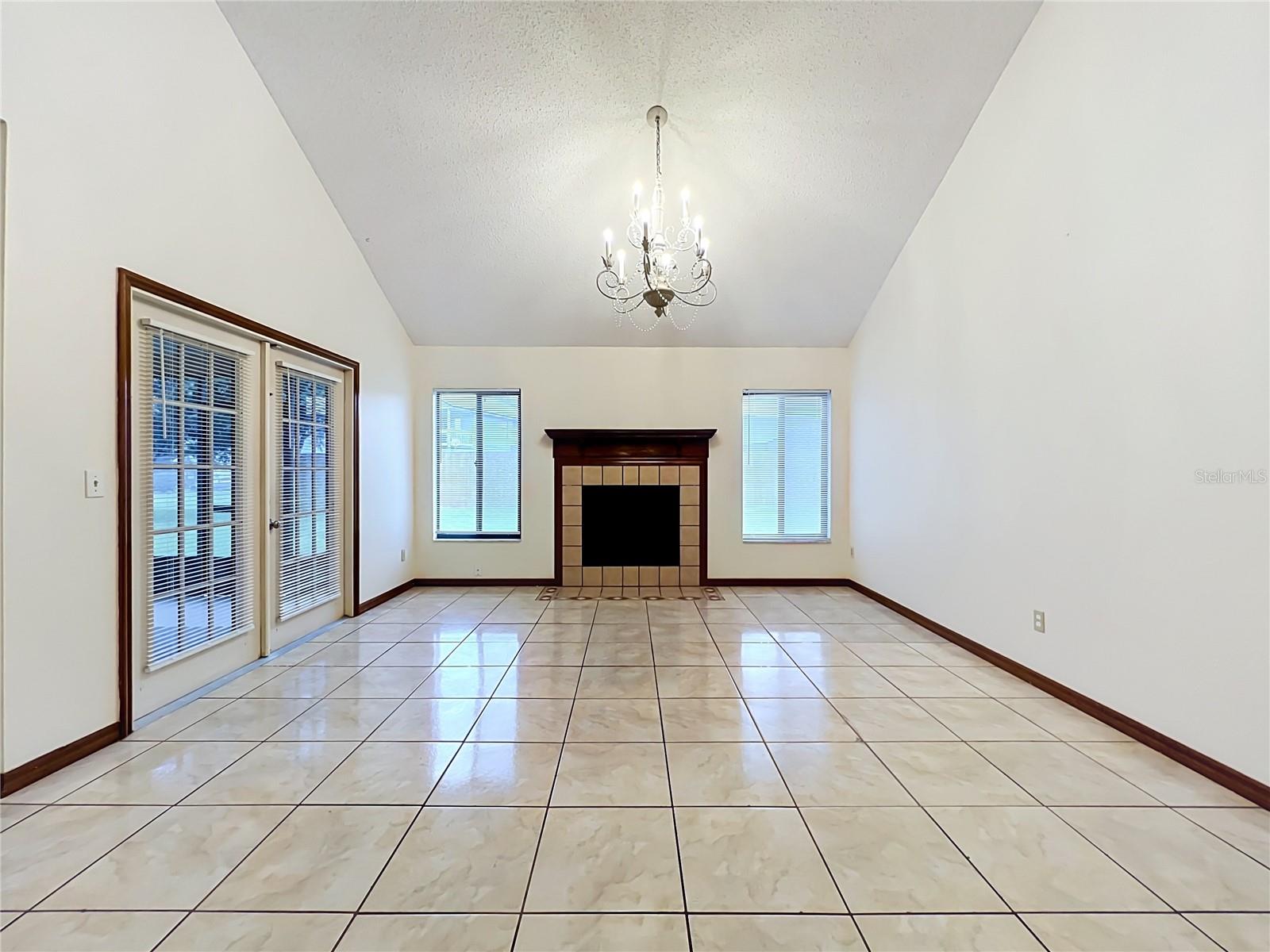 O6435341 Property Photo 27