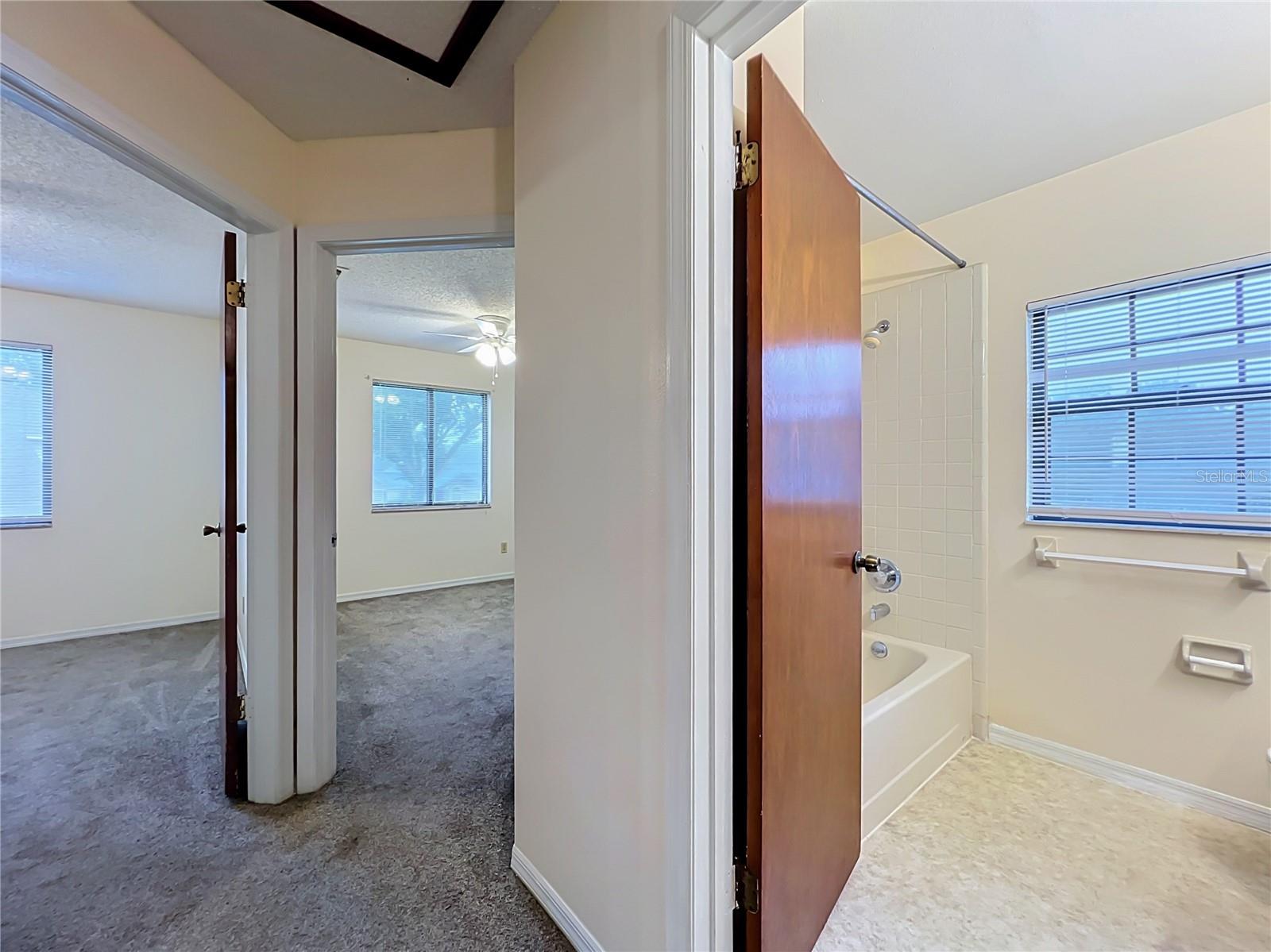 O6435341 Property Photo 42