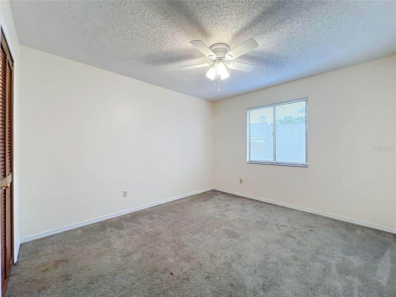 O6435341 Property Photo 46