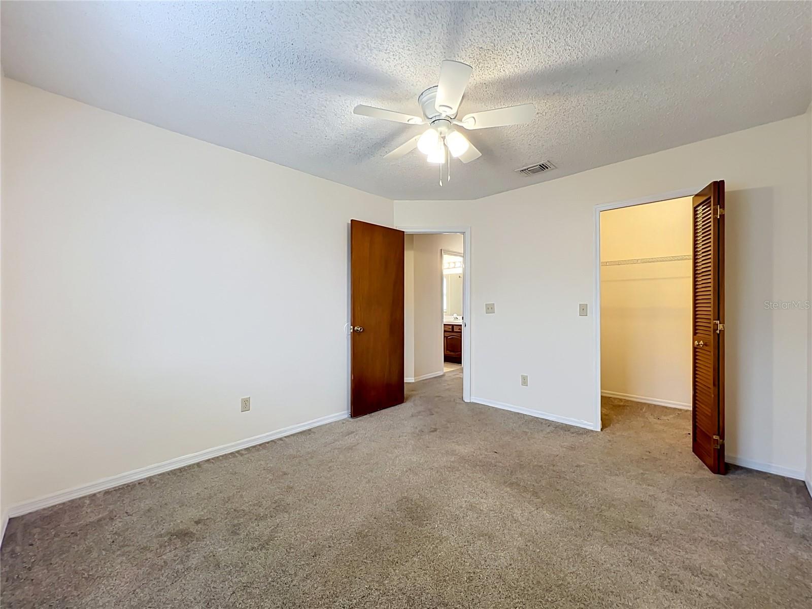 O6435341 Property Photo 47