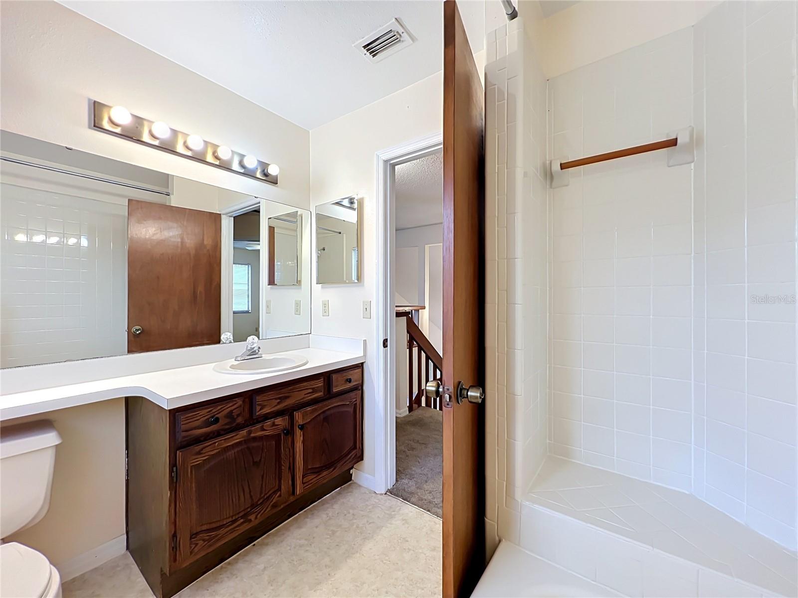 O6435341 Property Photo 49