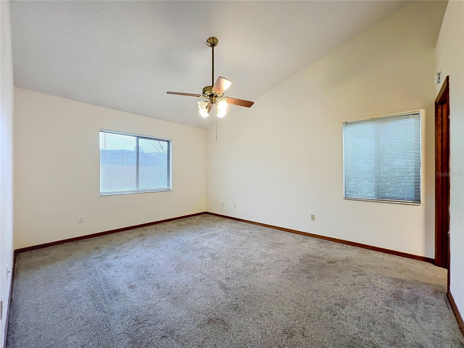 O6435341 Property Photo 51