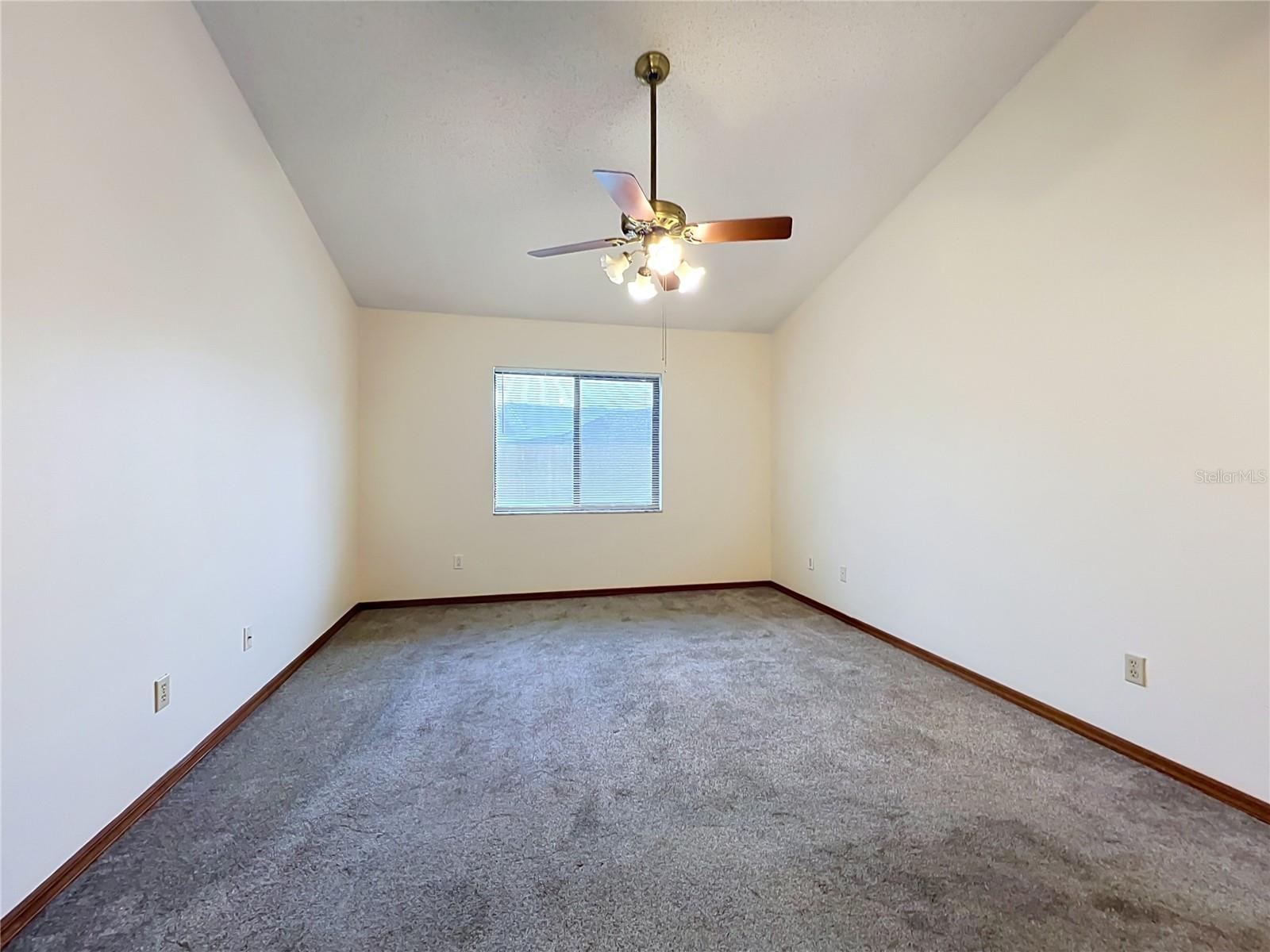 O6435341 Property Photo 53