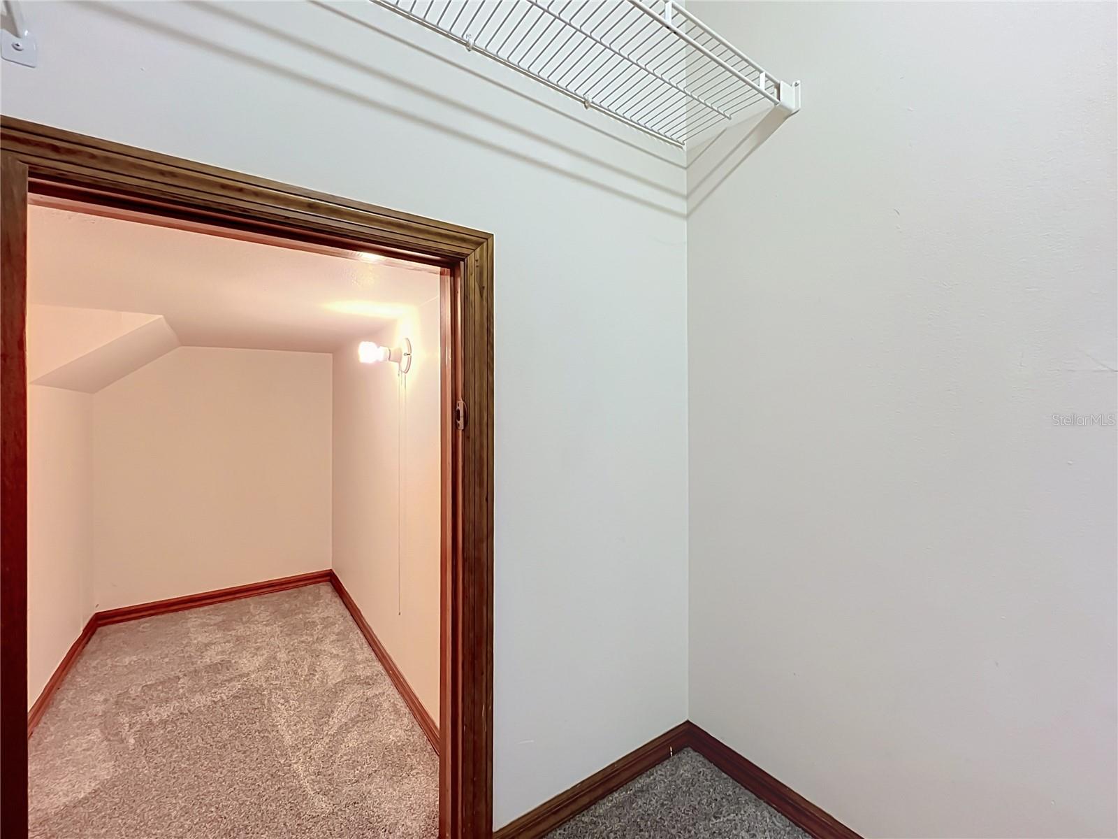 O6435341 Property Photo 56