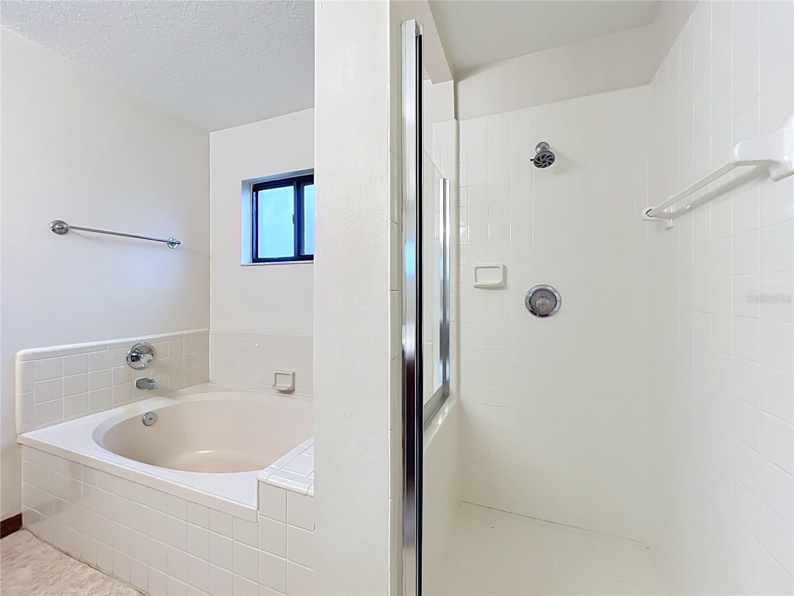 O6435341 Property Photo 59