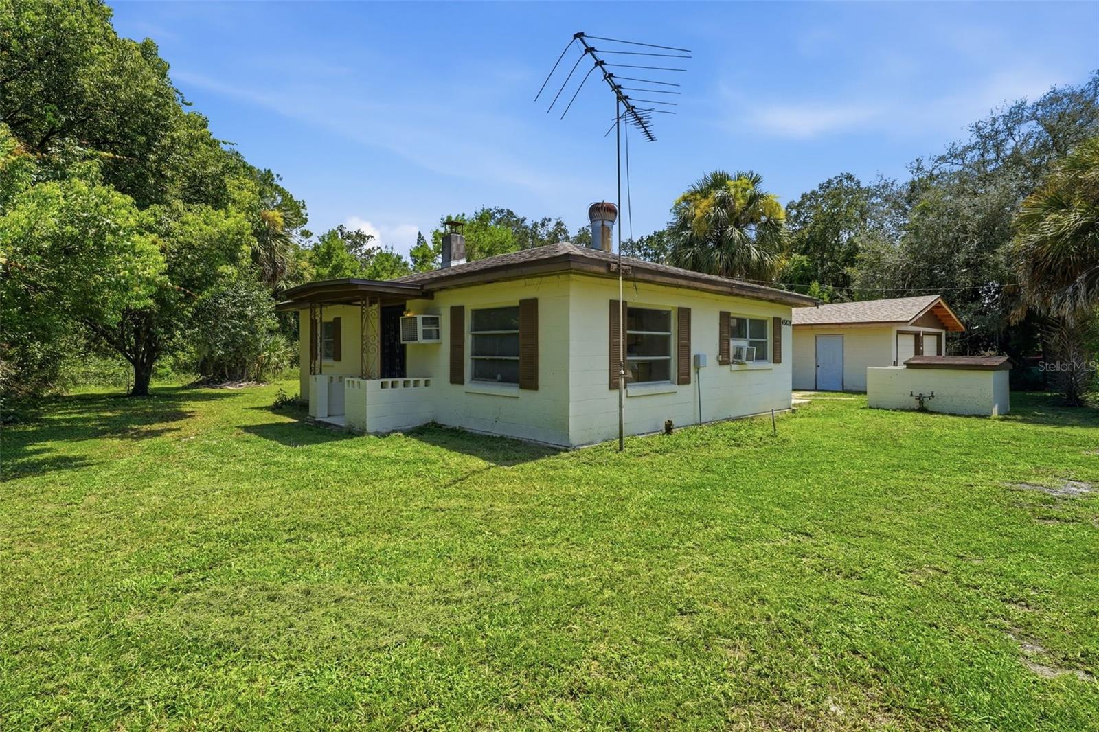 45828 Deer St Property Photo 1