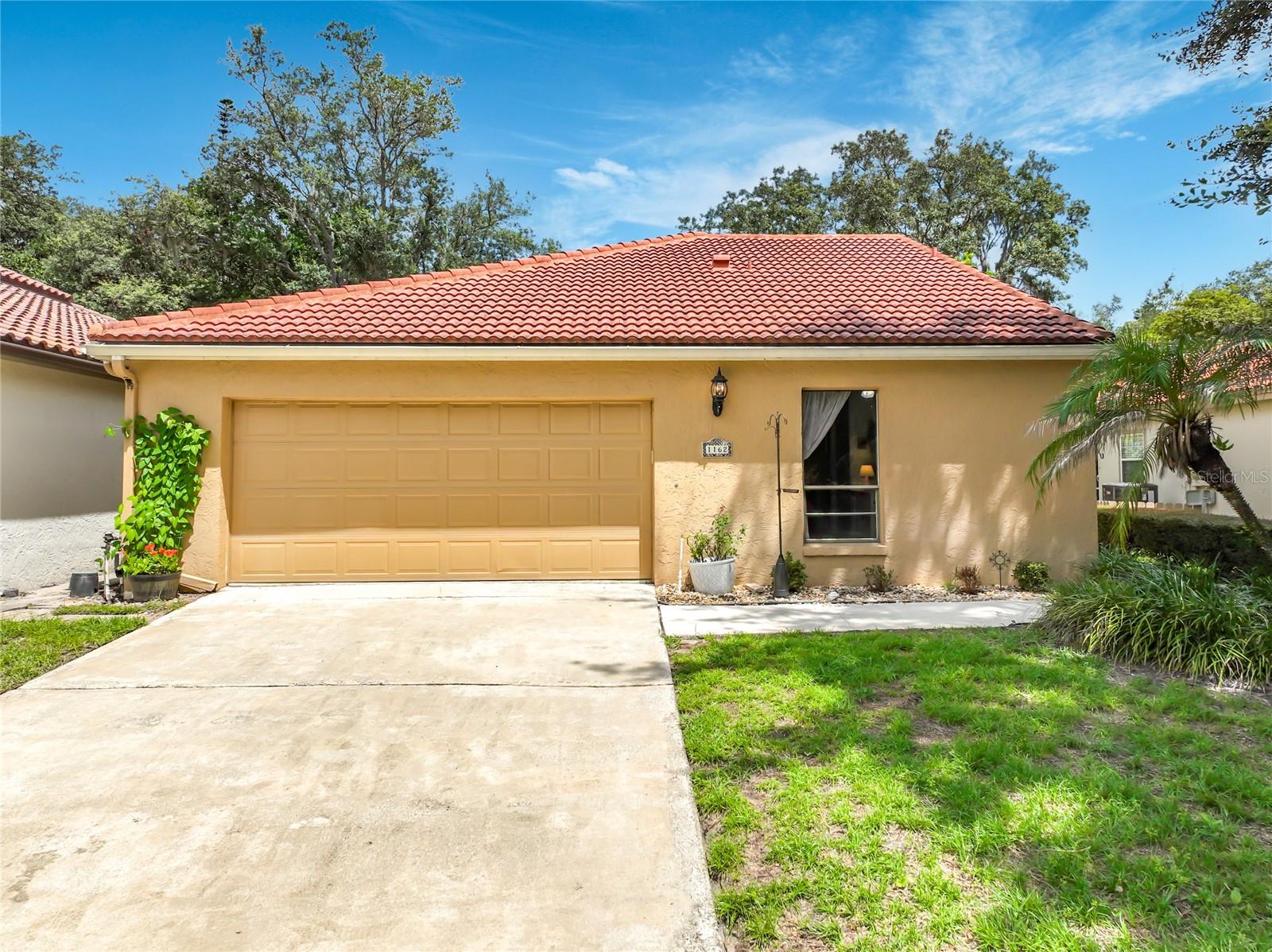 1162 E Winged Foot Cir Property Photo 1