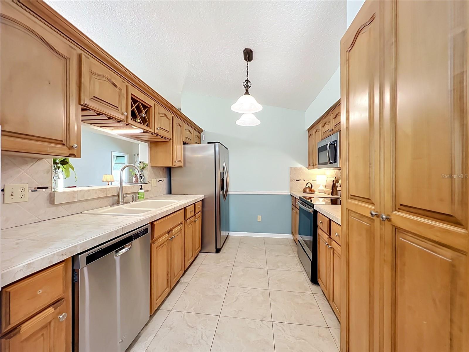 1162 E Winged Foot Cir Property Photo 4