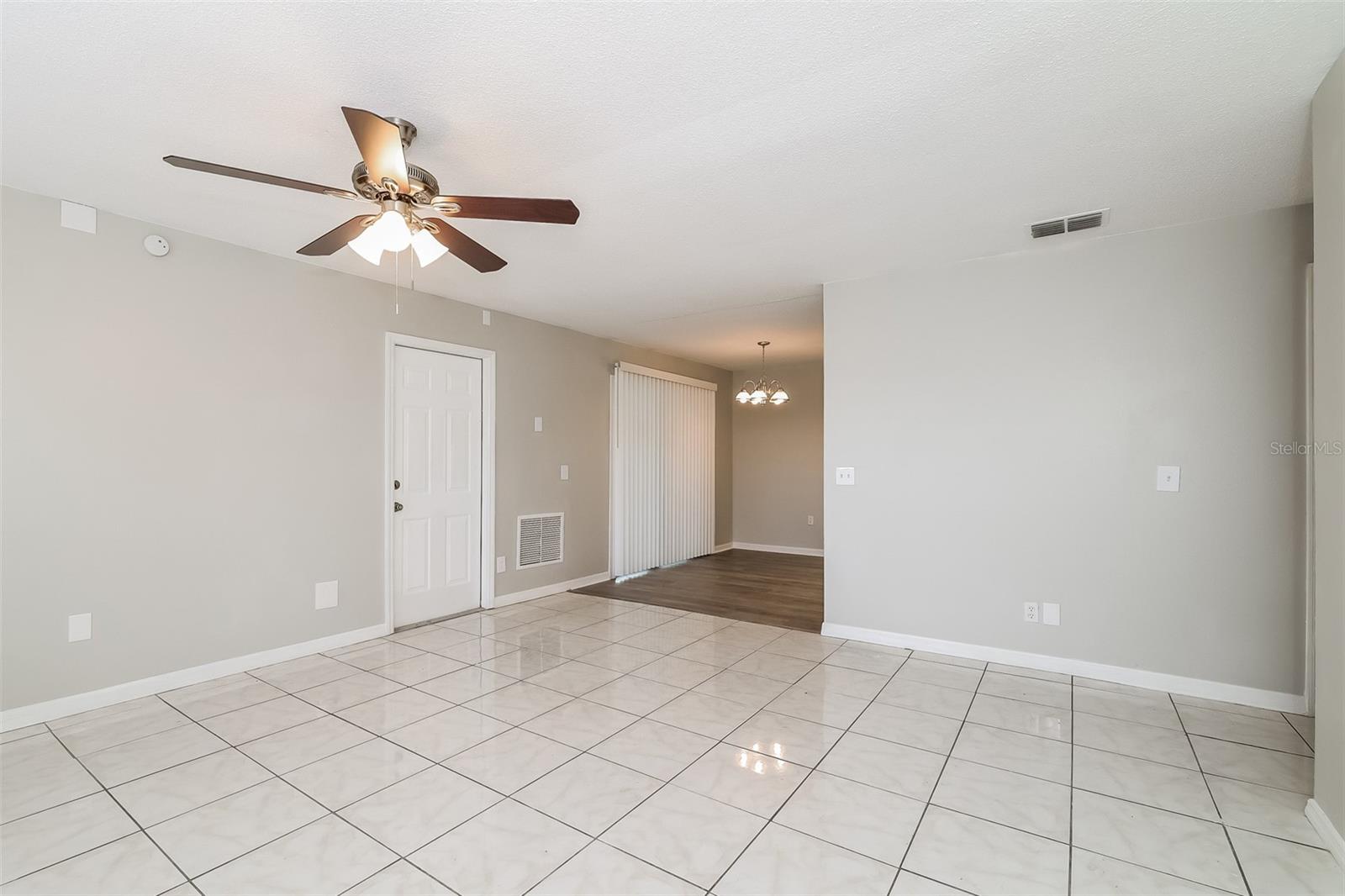 425 Danube Way Property Photo 3