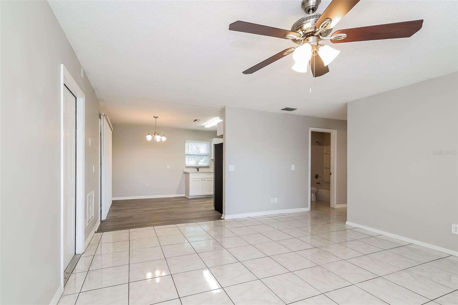 425 Danube Way Property Photo 4