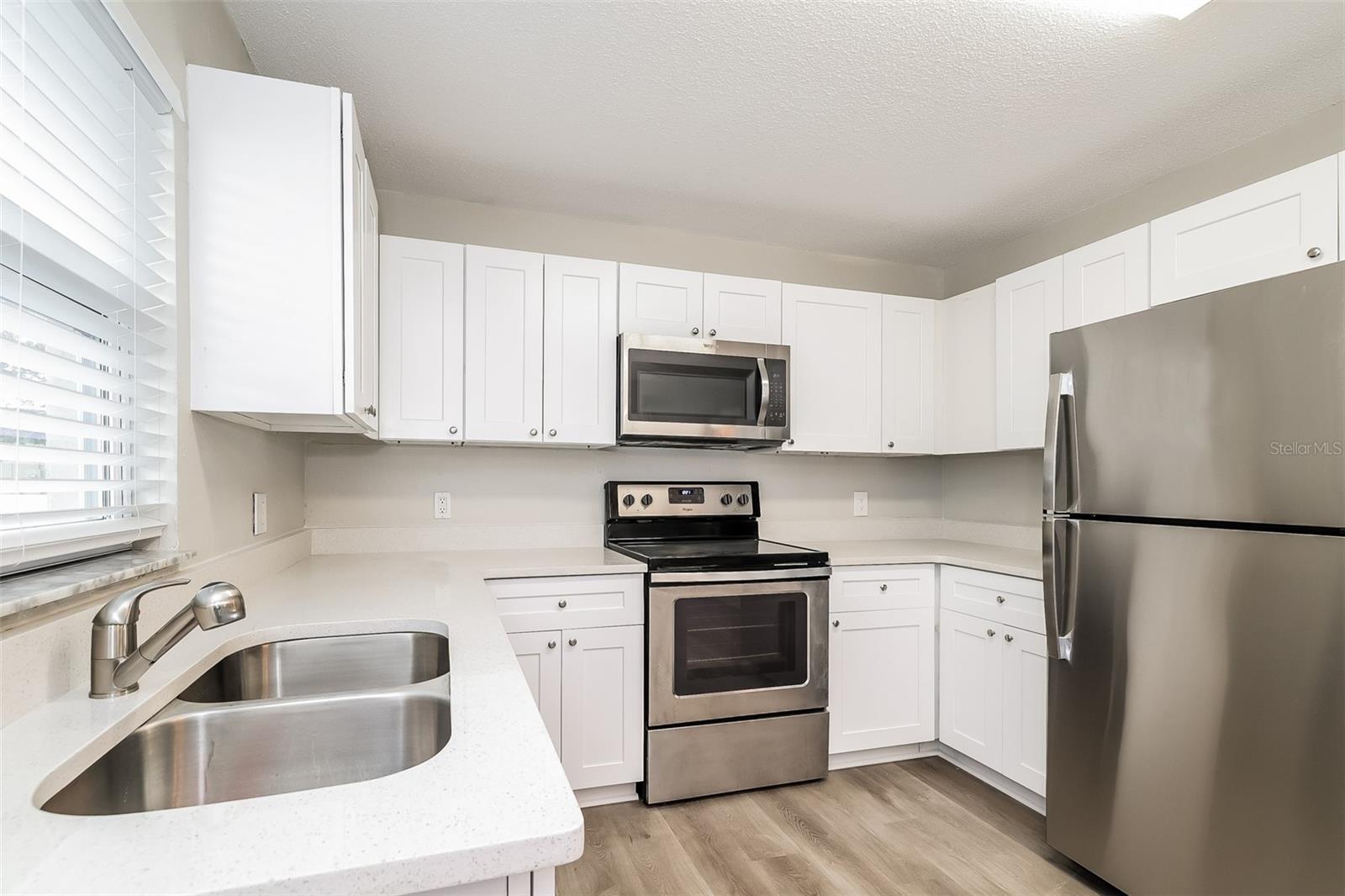 425 Danube Way Property Photo 6