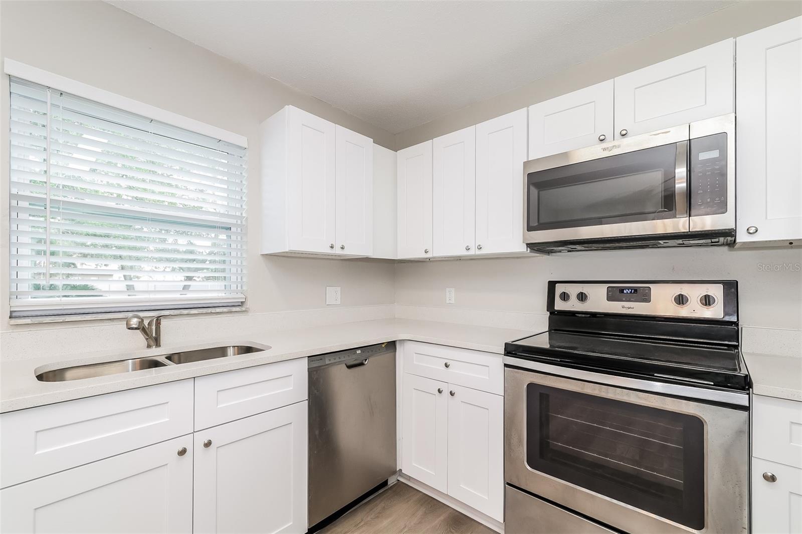 425 Danube Way Property Photo 7
