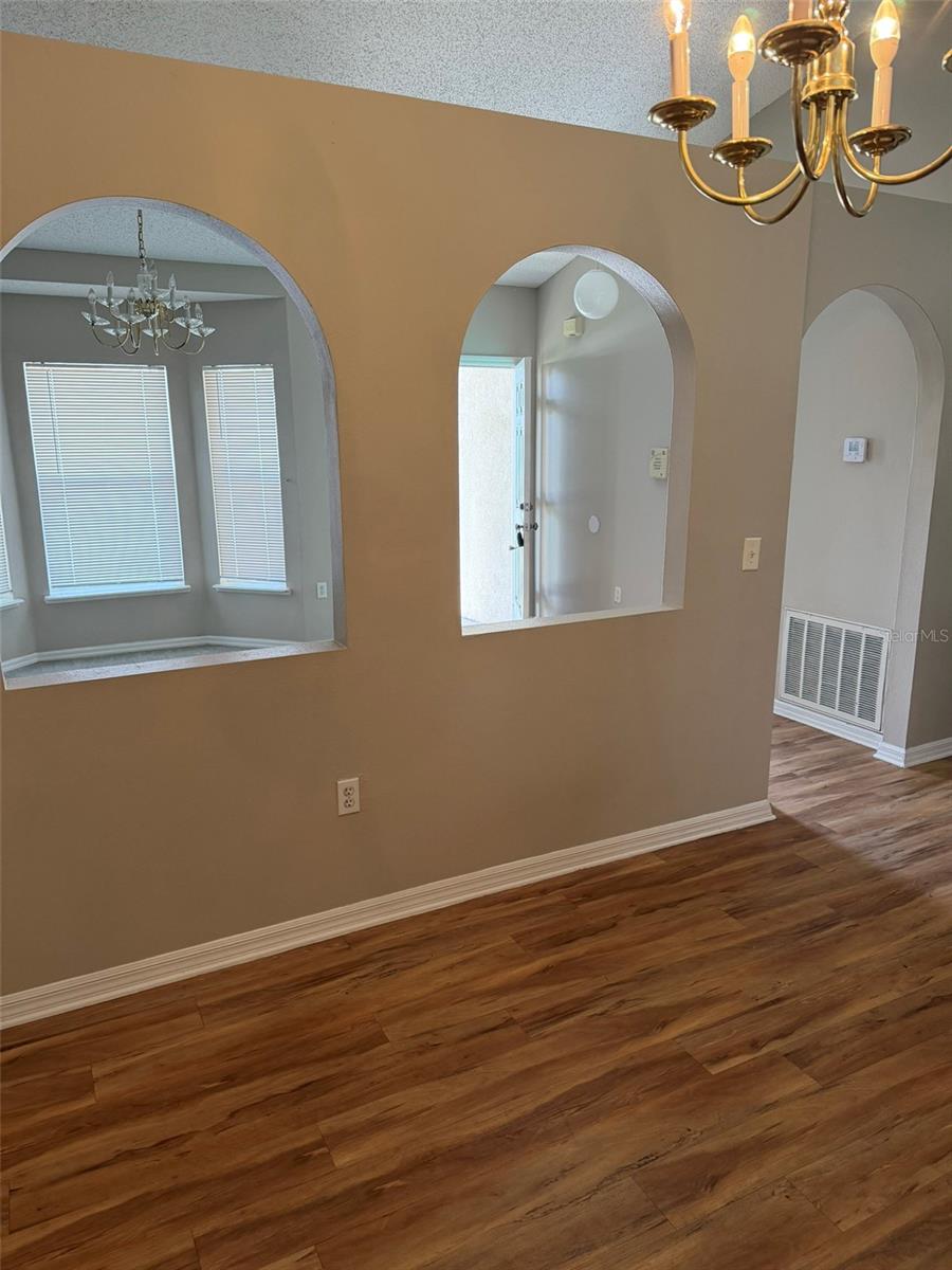 255 Lobelia Dr Property Photo 4