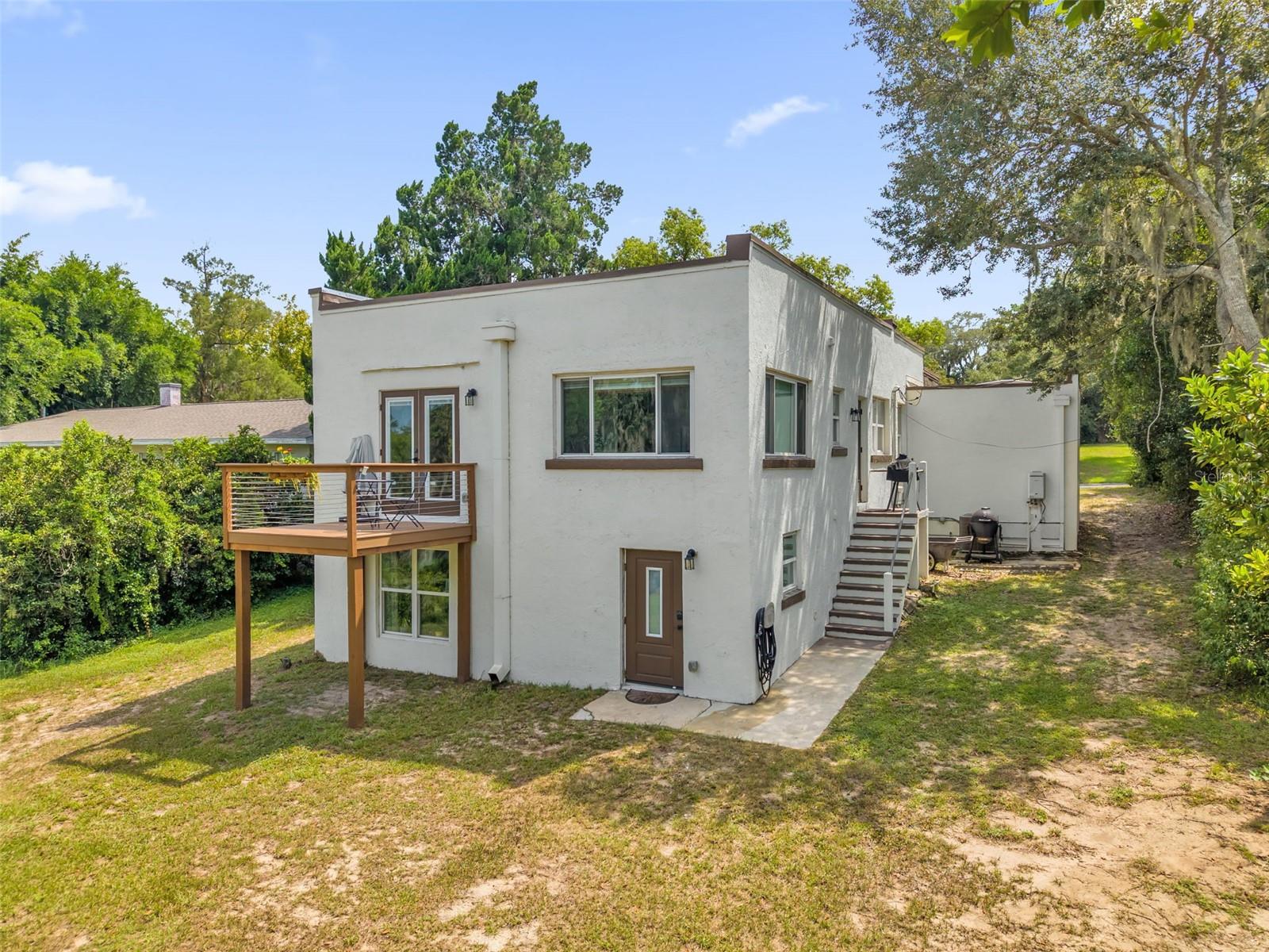 235 E Beach St Property Photo 2