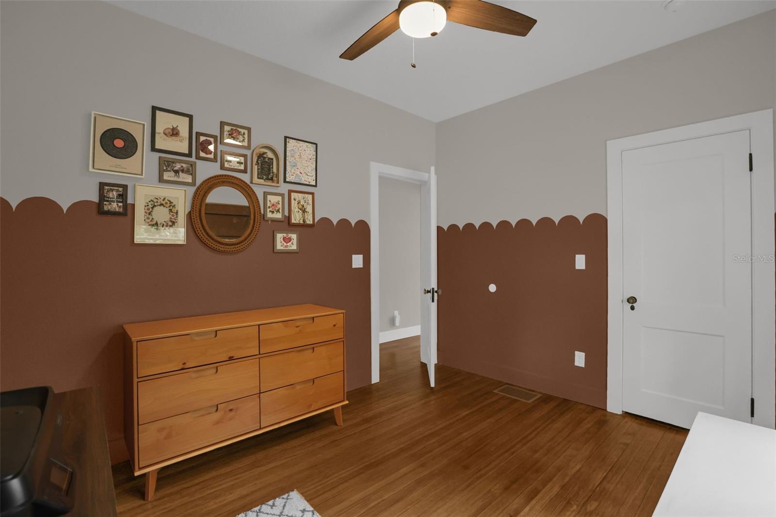 235 E Beach St Property Photo 20