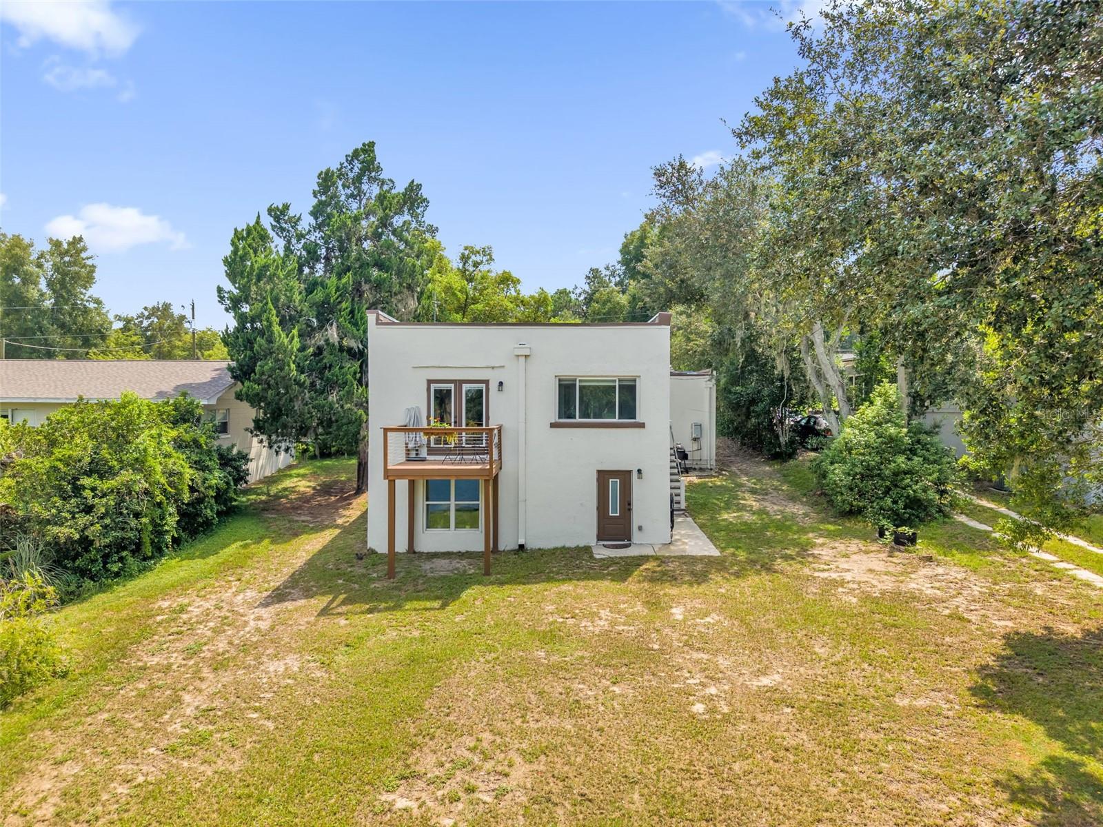 235 E Beach St Property Photo 35