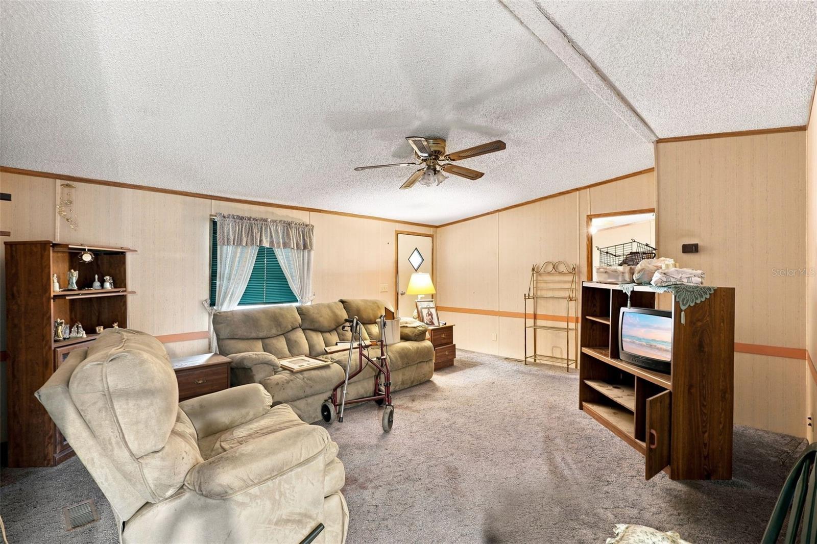 2746 Tropical Lake Dr Property Photo 4