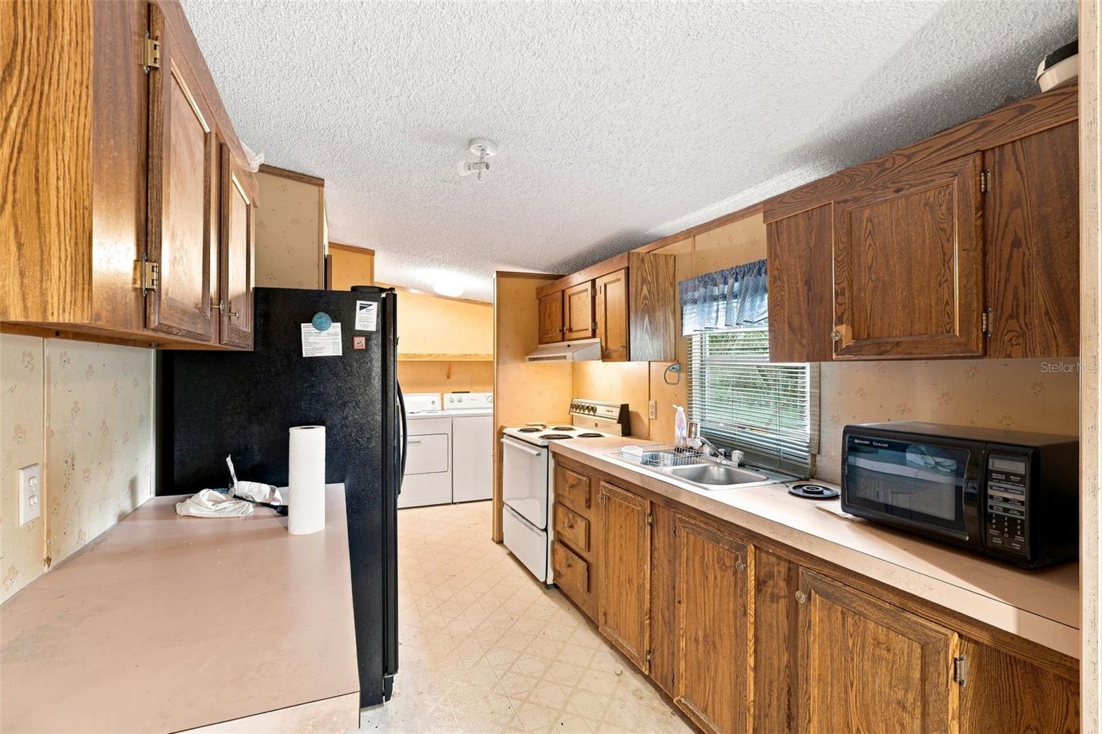 2746 Tropical Lake Dr Property Photo 5