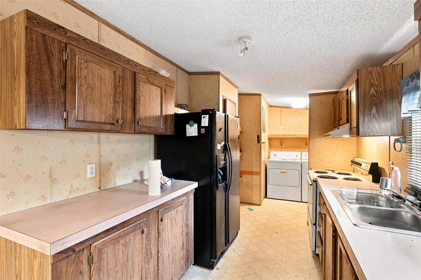 2746 Tropical Lake Dr Property Photo 6