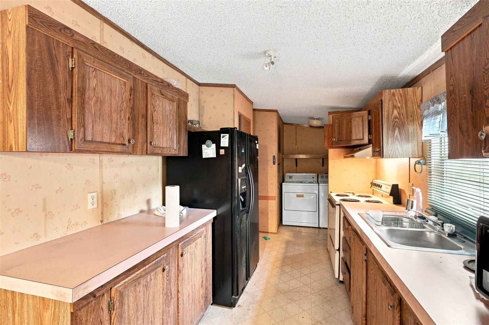 2746 Tropical Lake Dr Property Photo 8