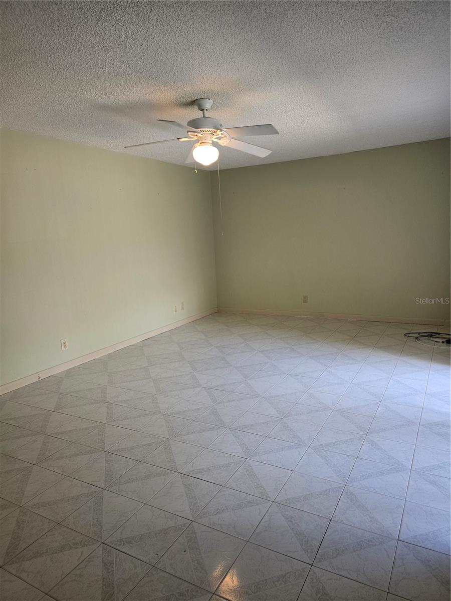 2614 2nd Ct Property Photo 4