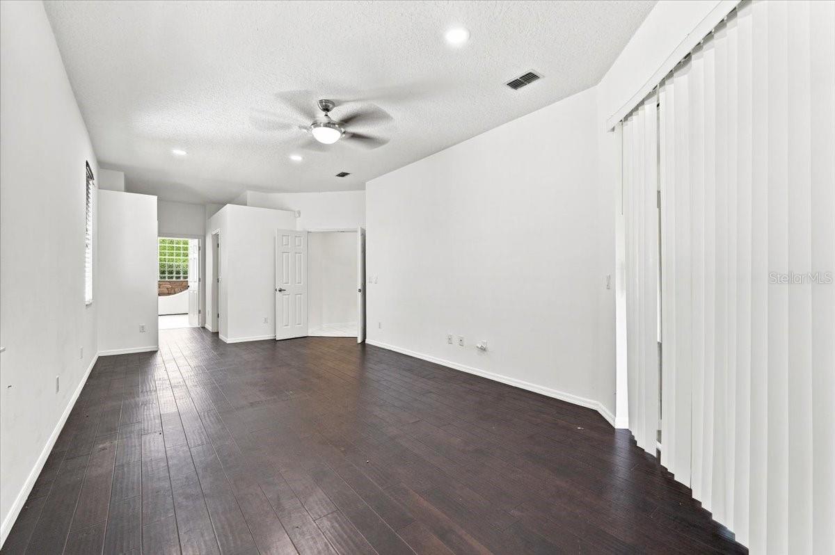 4736 Sudbury Dr Property Photo 3