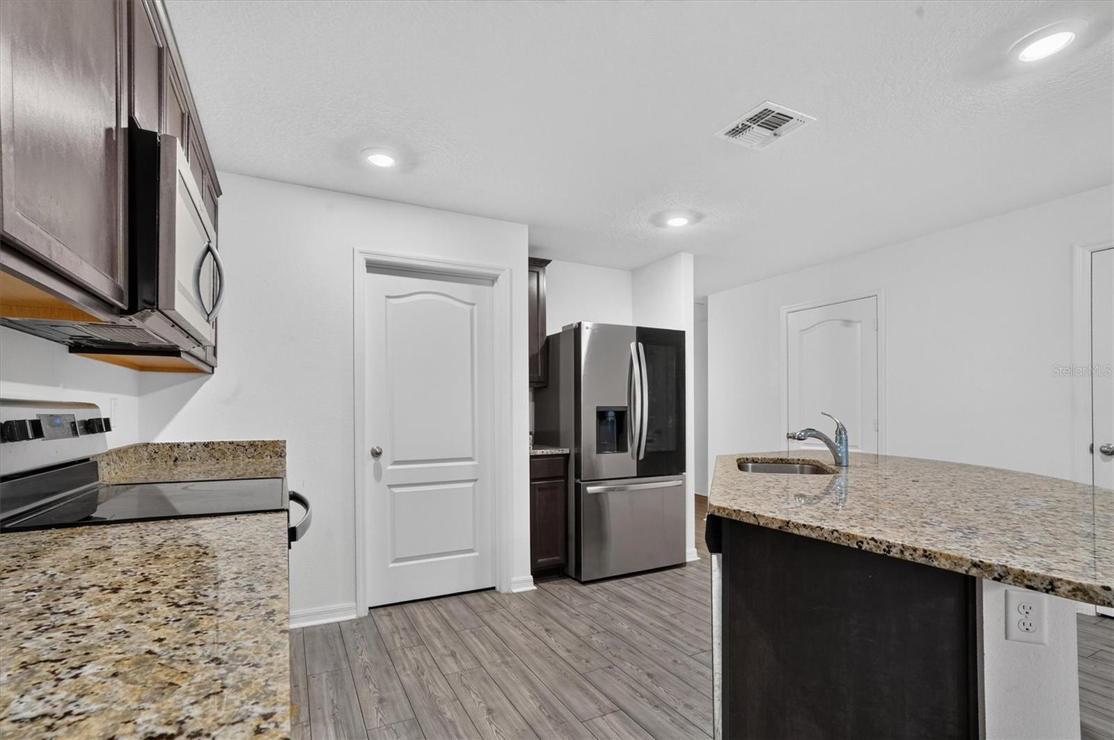 1556 Wynford Cir Property Photo 18