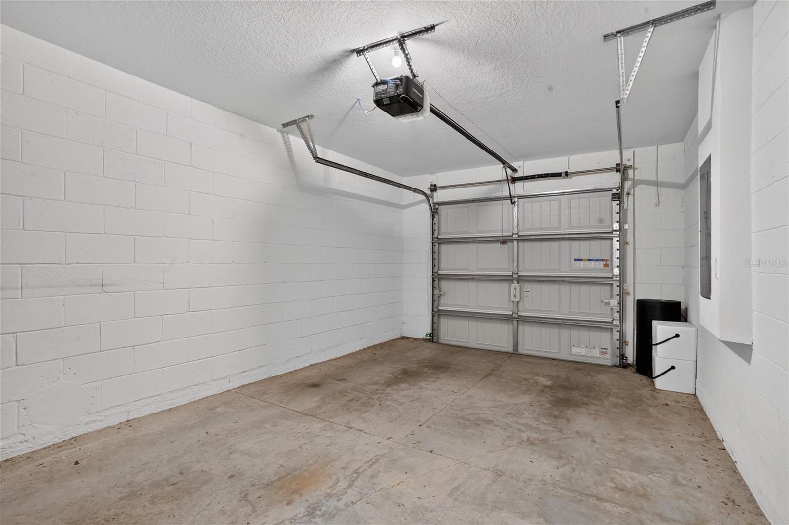 1556 Wynford Cir Property Photo 40