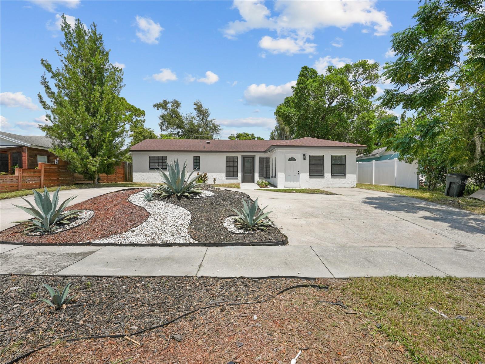 2181 Linden Rd Property Photo 1