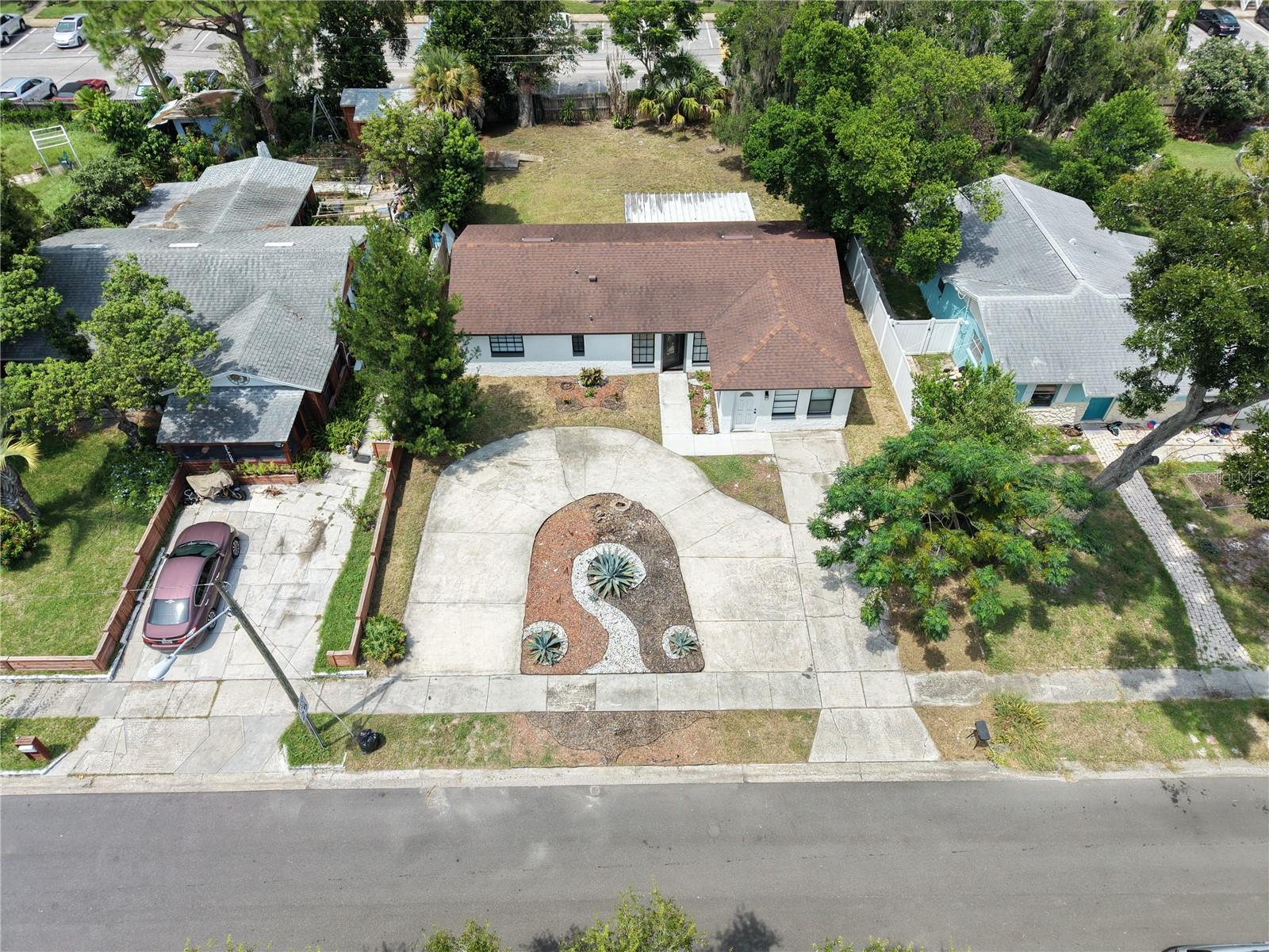 2181 Linden Rd Property Photo 2
