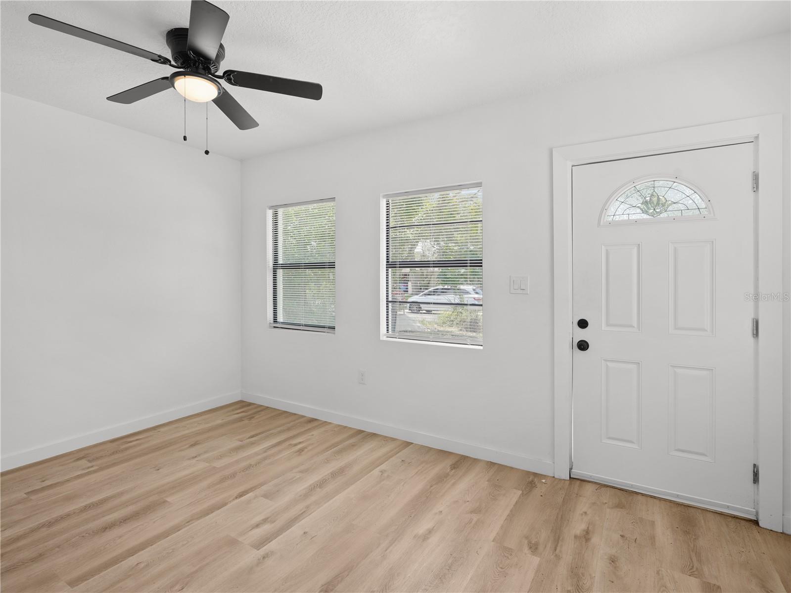 2181 Linden Rd Property Photo 6