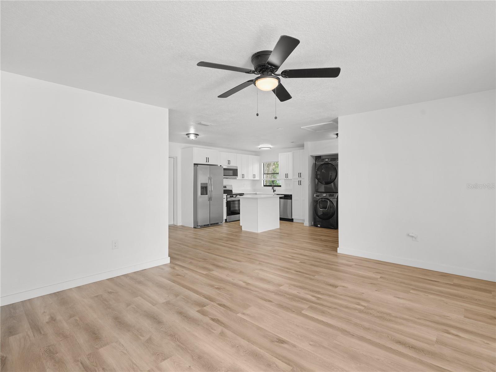 2181 Linden Rd Property Photo 11