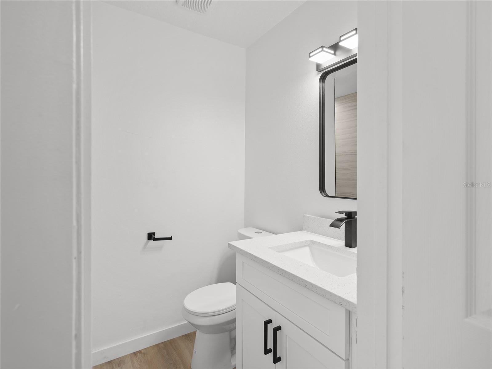 2181 Linden Rd Property Photo 15