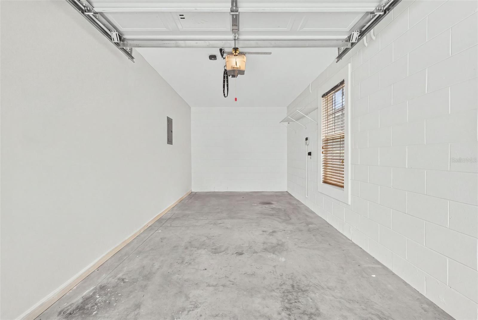 2074 Shaw Ln Property Photo 3