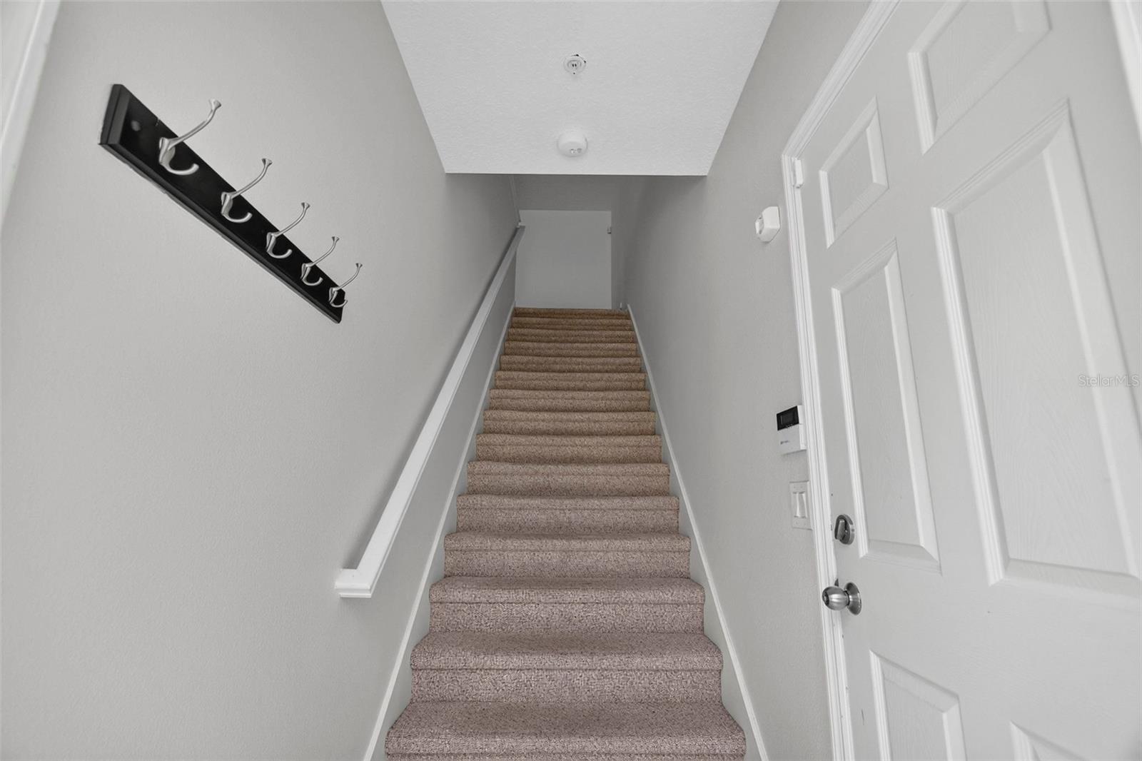 2074 Shaw Ln Property Photo 4