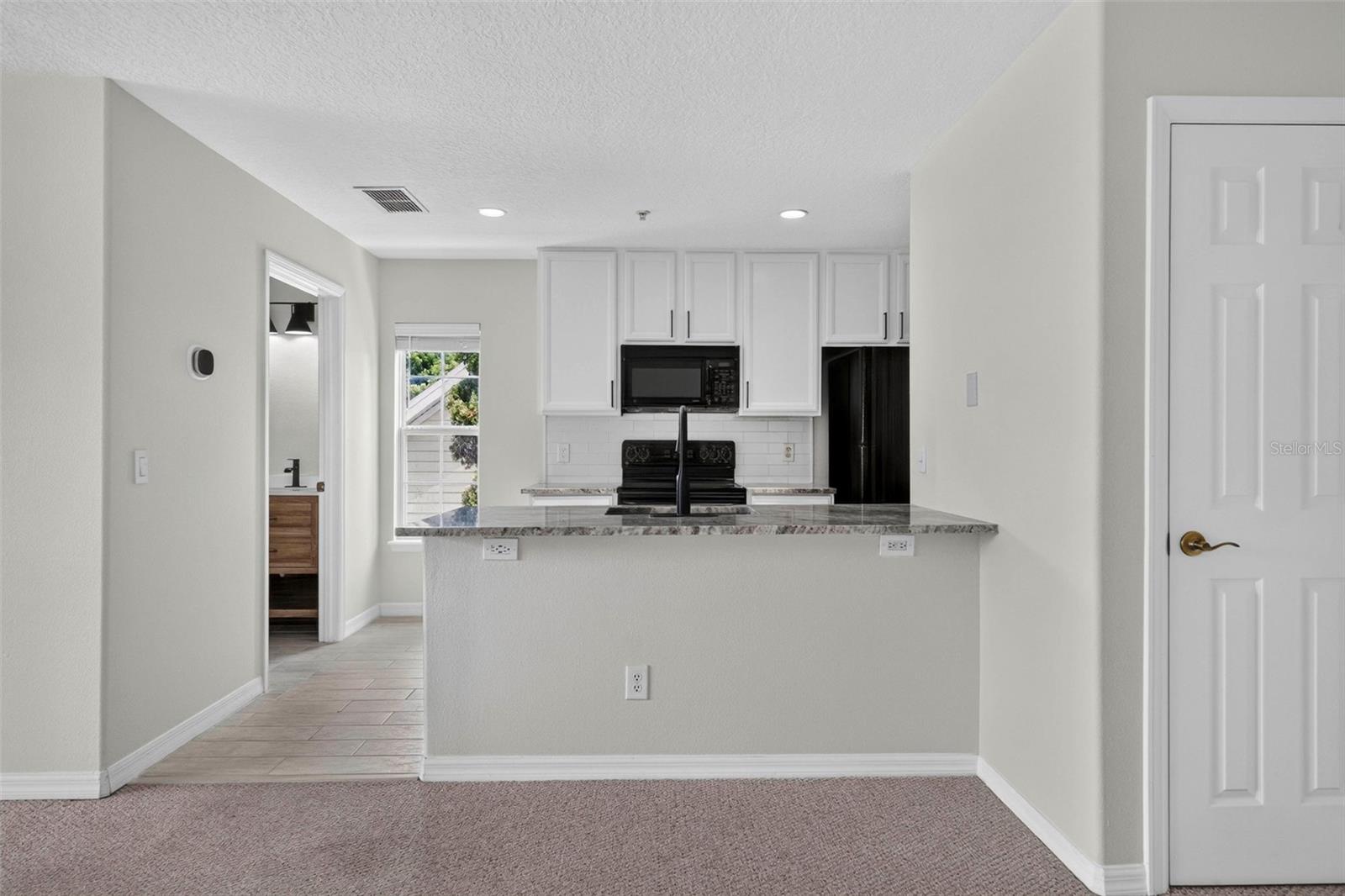 2074 Shaw Ln Property Photo 6