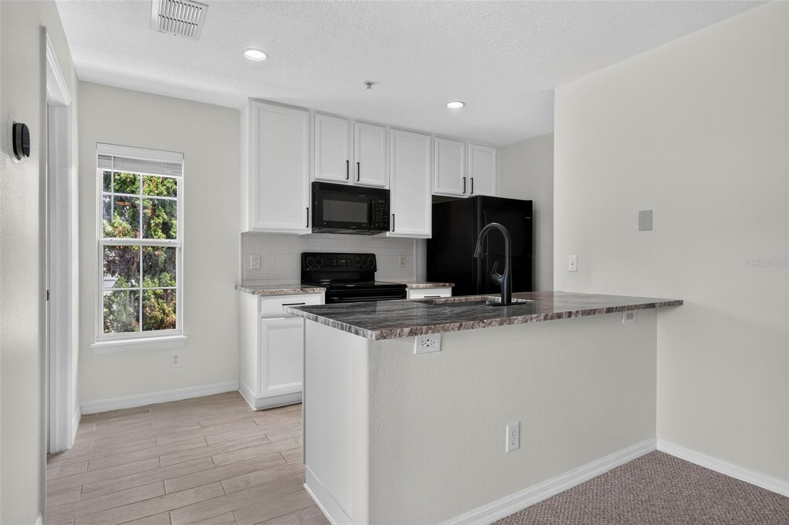 2074 Shaw Ln Property Photo 7