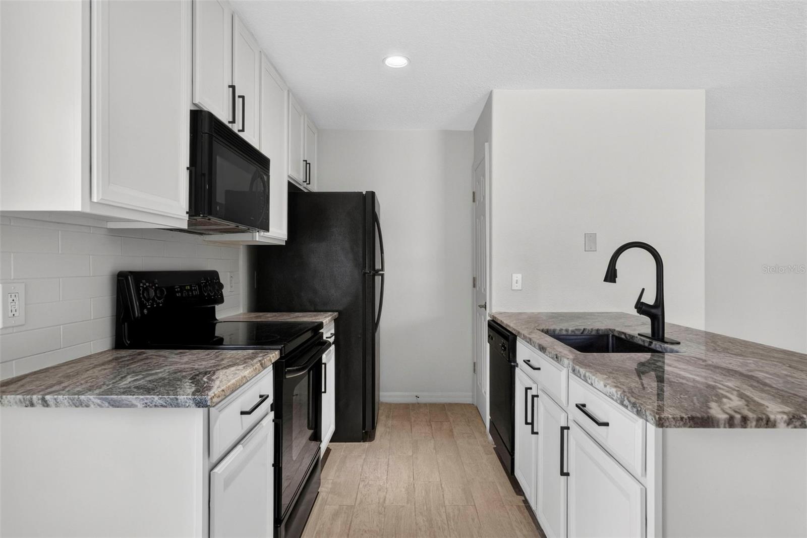 2074 Shaw Ln Property Photo 10