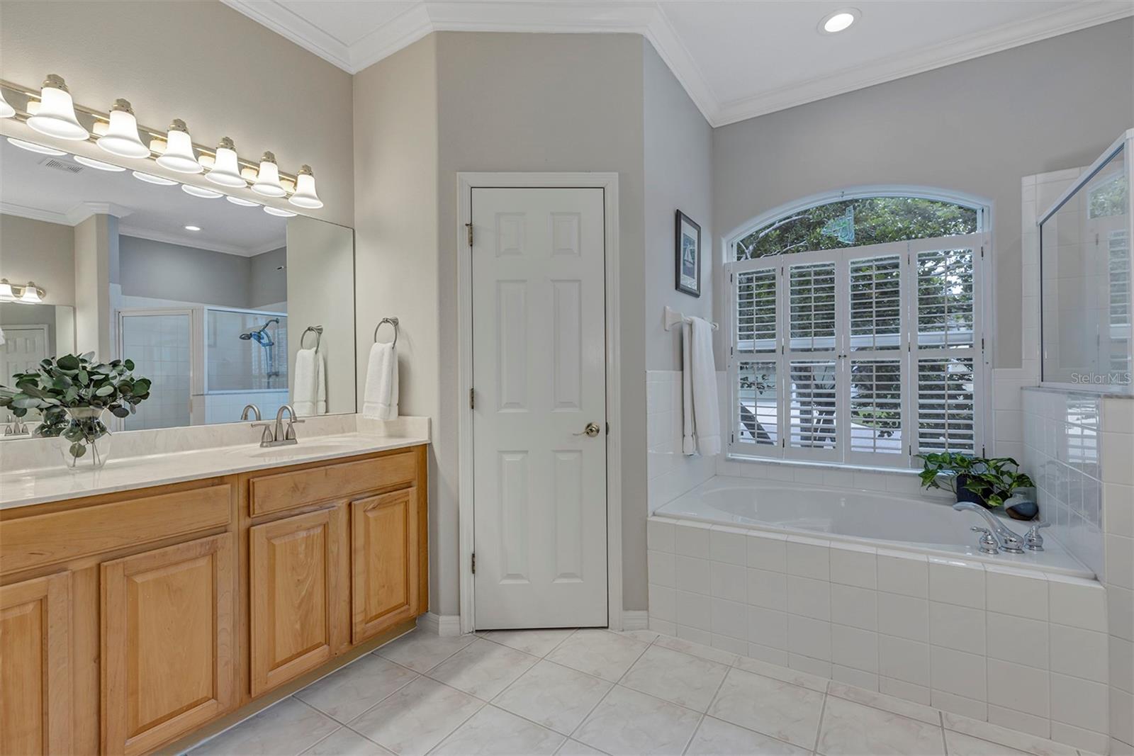 14112 Islamorada Dr Property Photo 32