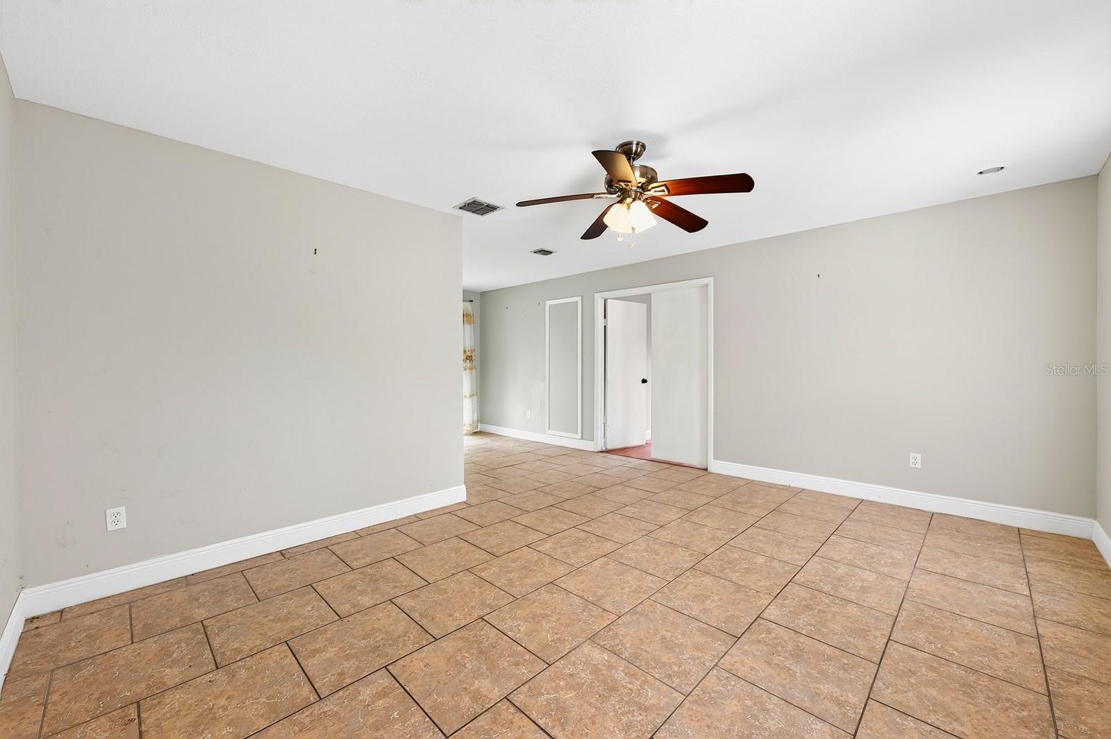 6045 Wedgewood Cir Property Photo 3