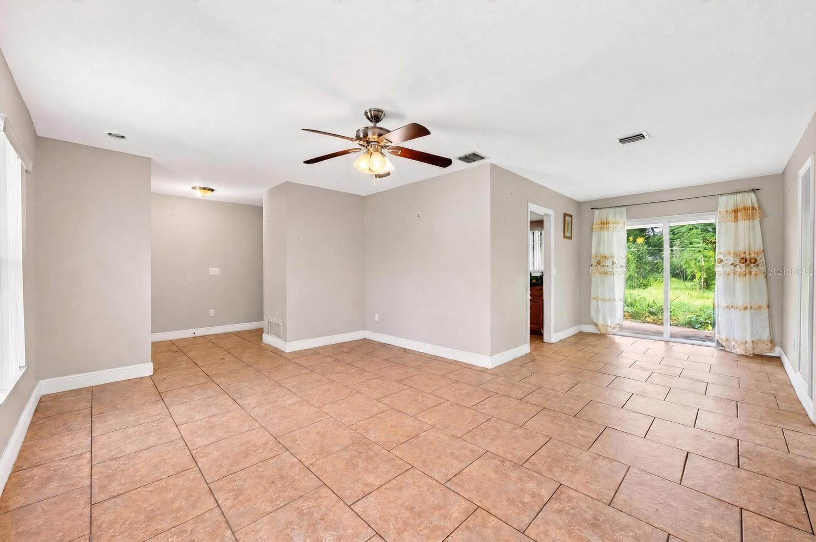 6045 Wedgewood Cir Property Photo 4