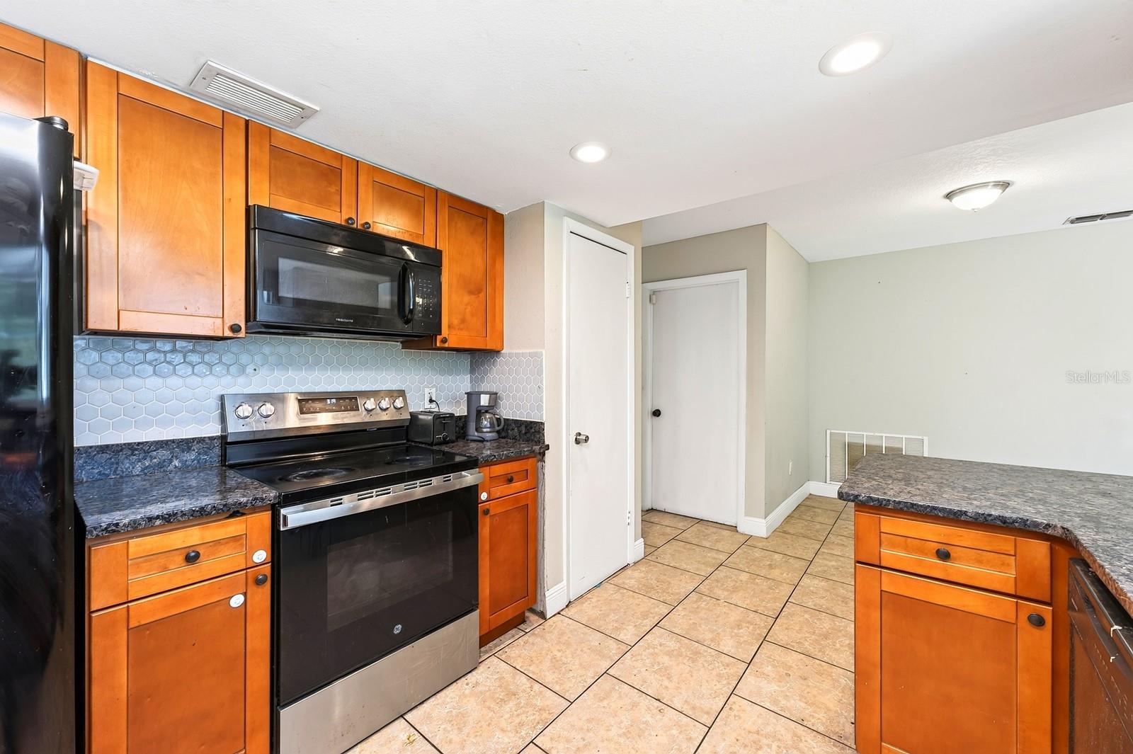 6045 Wedgewood Cir Property Photo 8