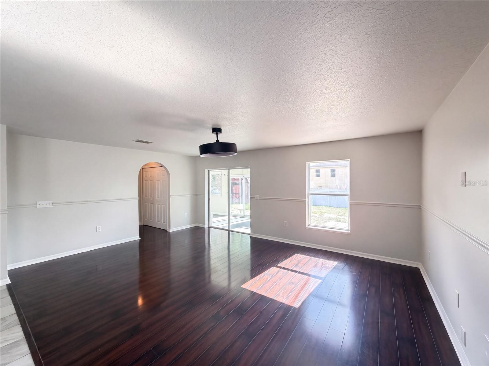 5604 Royal Hills Dr Property Photo 6
