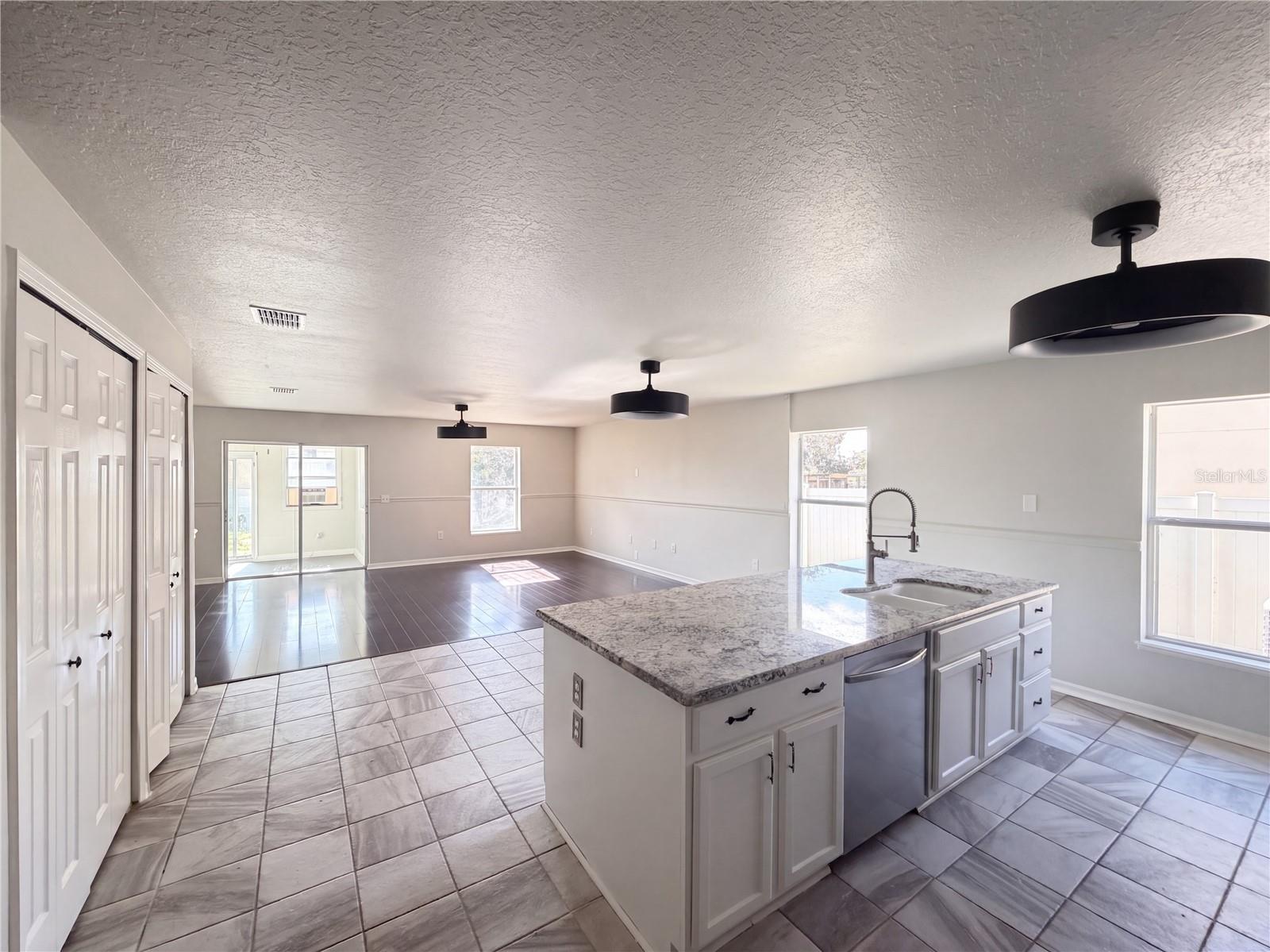 5604 Royal Hills Dr Property Photo 8