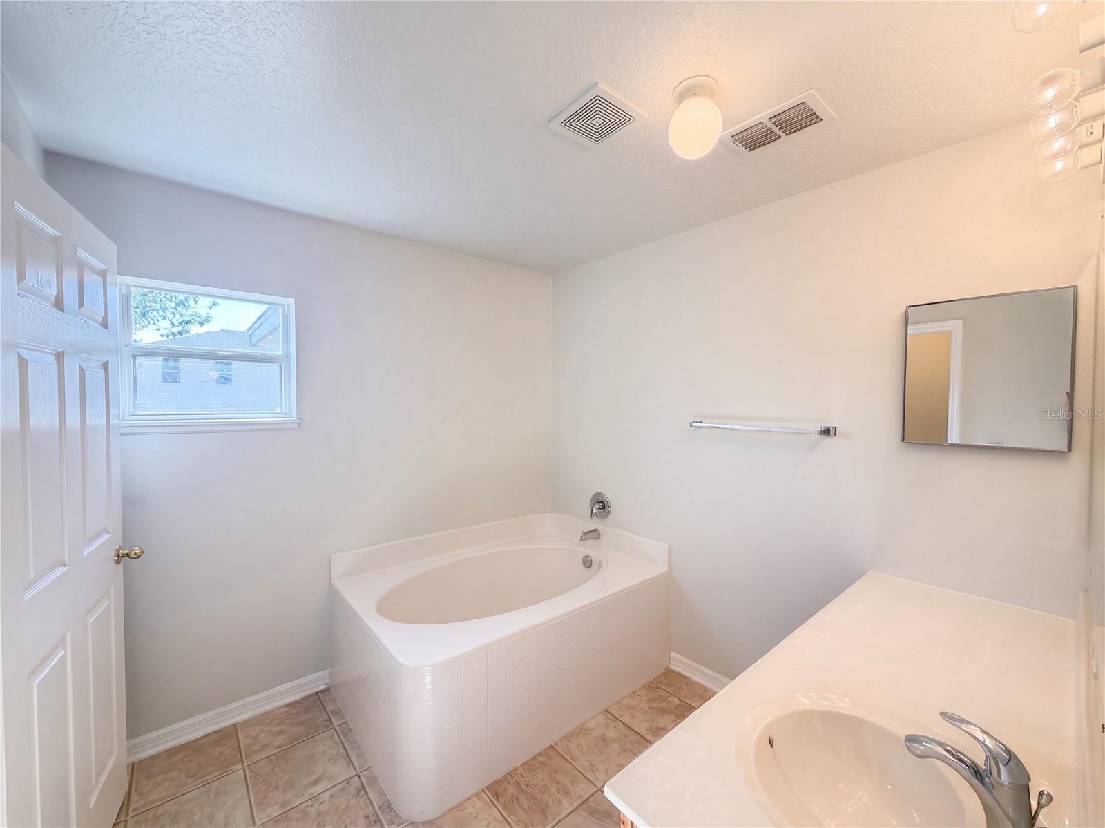 5604 Royal Hills Dr Property Photo 18