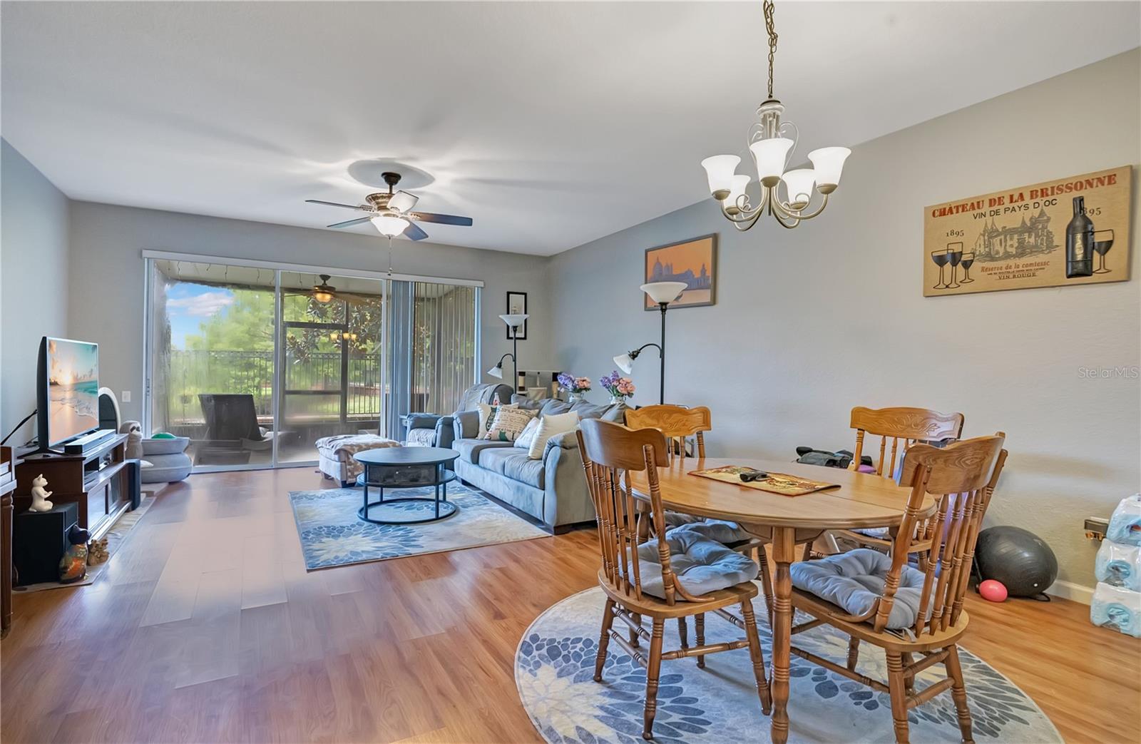 612 Shropshire Loop Property Photo 8