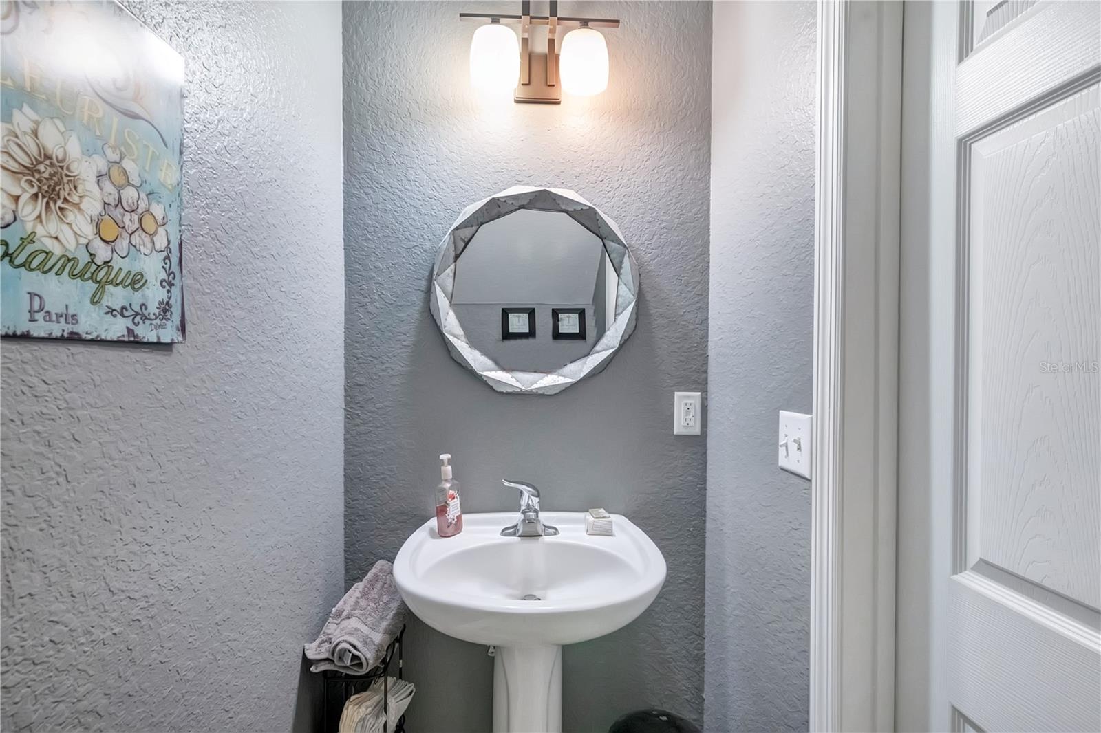612 Shropshire Loop Property Photo 11