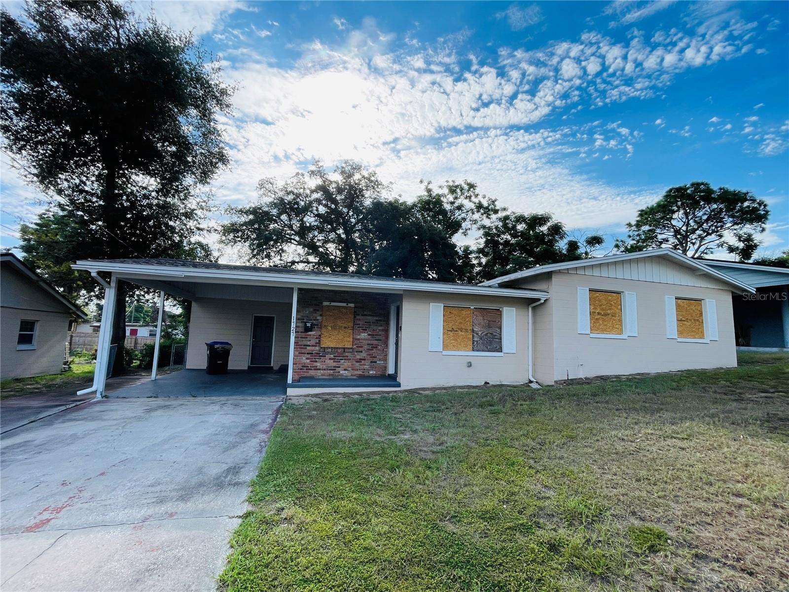 1727 N POWERS DR
