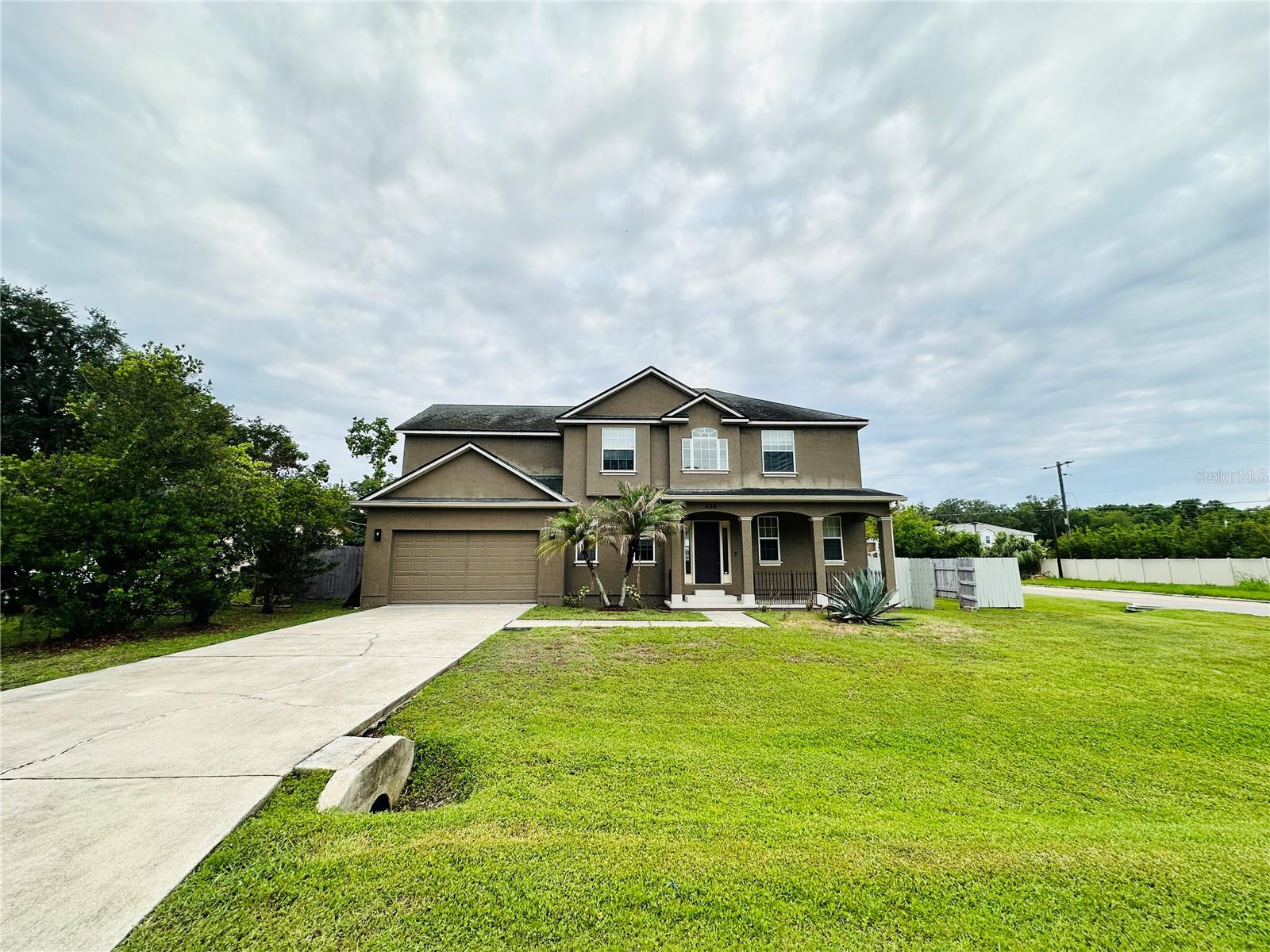 438 Palm Dr Property Photo 3
