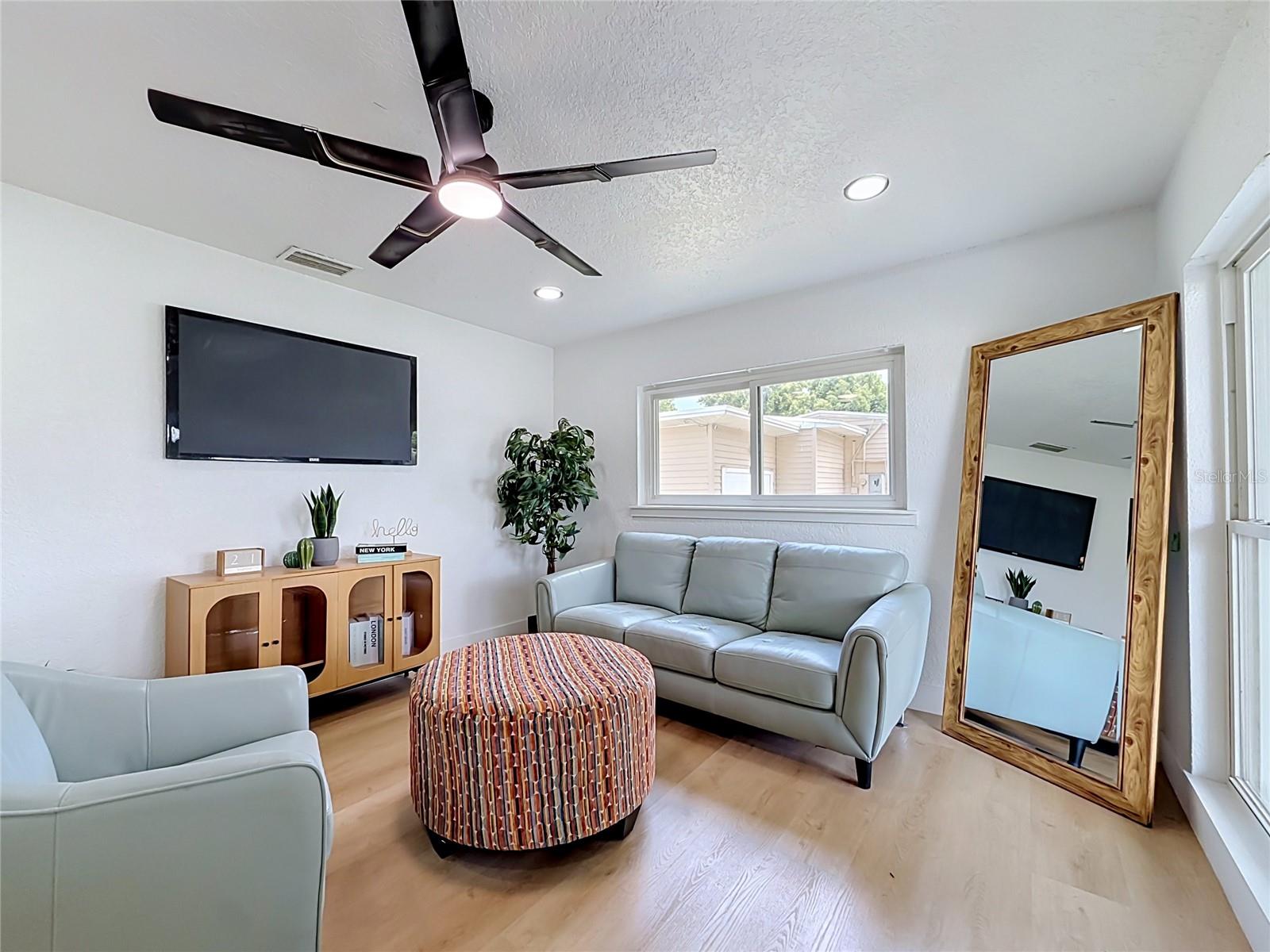 415 Mercado Ave Property Photo 4